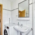 4 Bedroom Lovely In Appartamento *